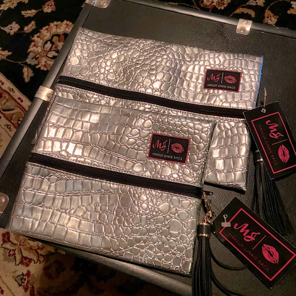 Makeup junkie silver baga